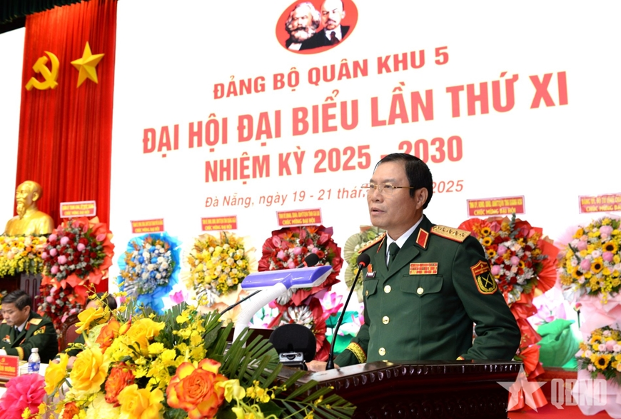 Đại tướng Nguyễn Tân Cương dự, chỉ đạo Đại hội đại biểu Đảng bộ Quân khu 5 lần thứ XI